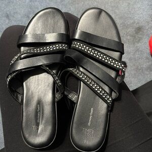 Black sandals 
W rhinestones 
Size 9 1/2 women’s